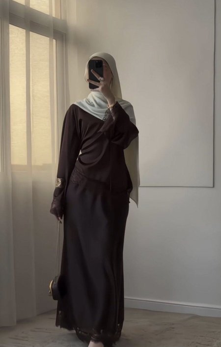 تنورة ستان مع دانتيل6341