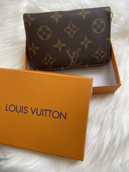 جزدان LOUIS VUITTON