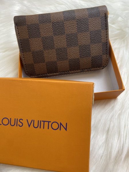 جزدان LOUIS VUITTON