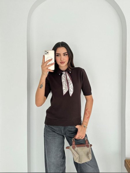 بلوز صوف ناعم نص كم مع سكارف