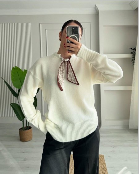 بلوز صوف مع سكارف 2669