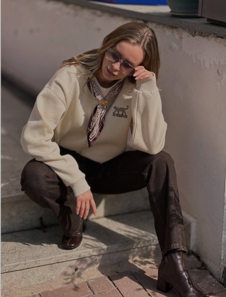 بلوز صوف مع سكارف 2671